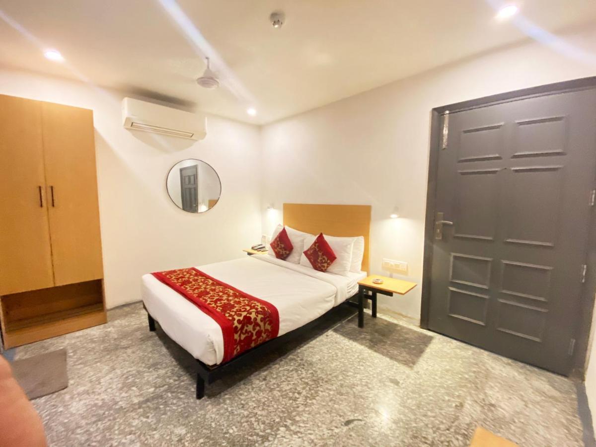 Hotel Golden Saffron By Qotel-Punjabi Bagh New Delhi Exterior foto