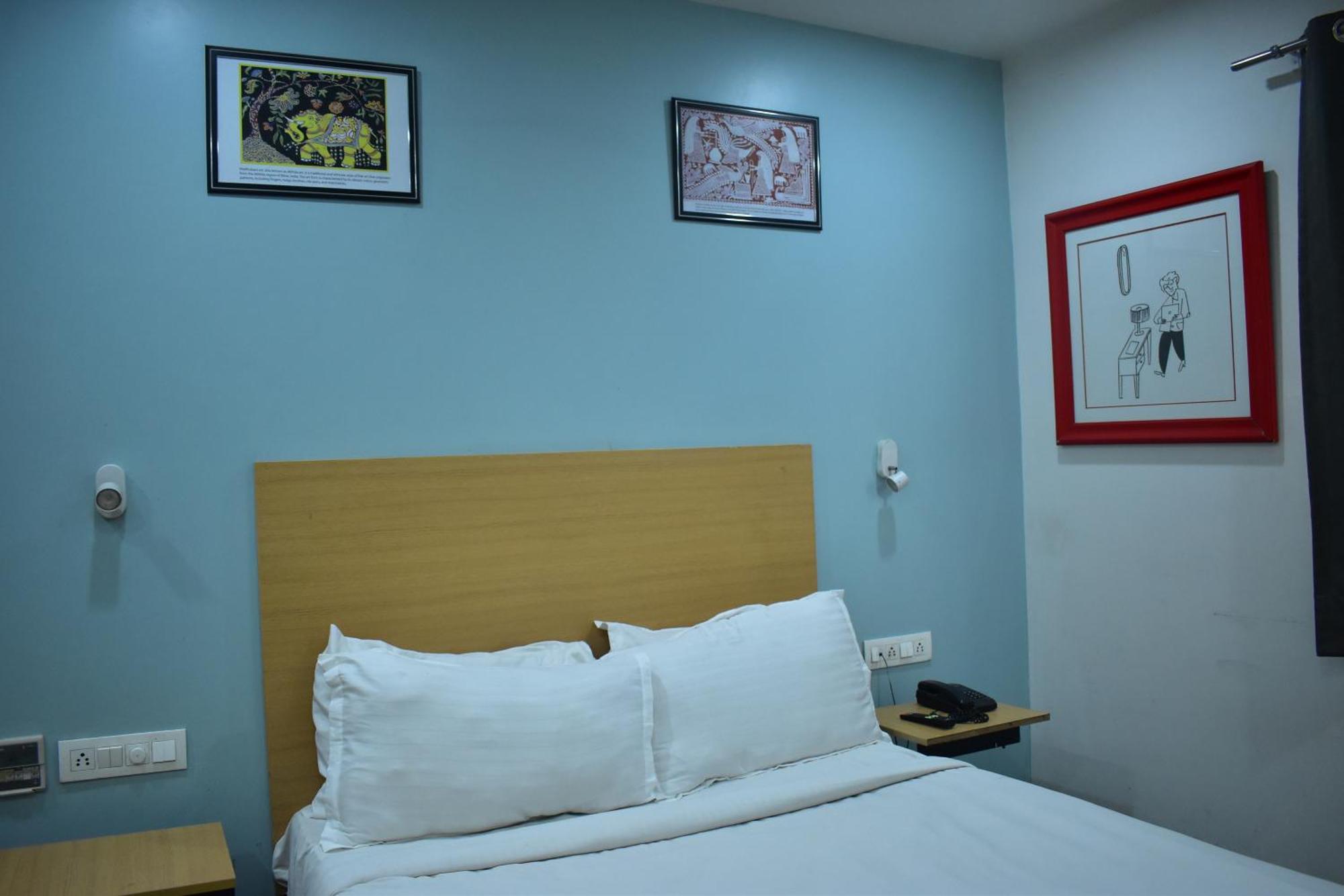 Hotel Golden Saffron By Qotel-Punjabi Bagh New Delhi Exterior foto
