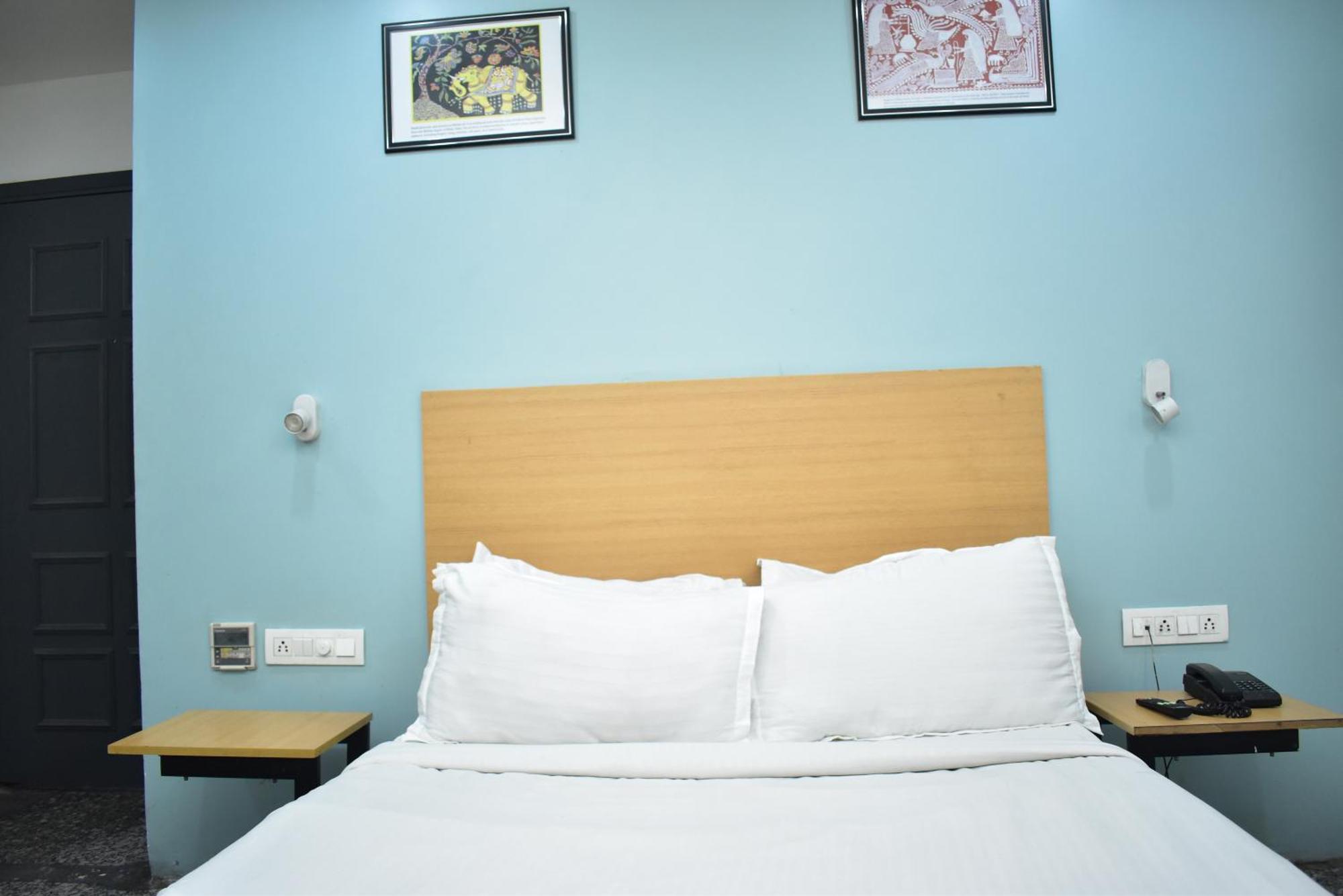 Hotel Golden Saffron By Qotel-Punjabi Bagh New Delhi Exterior foto