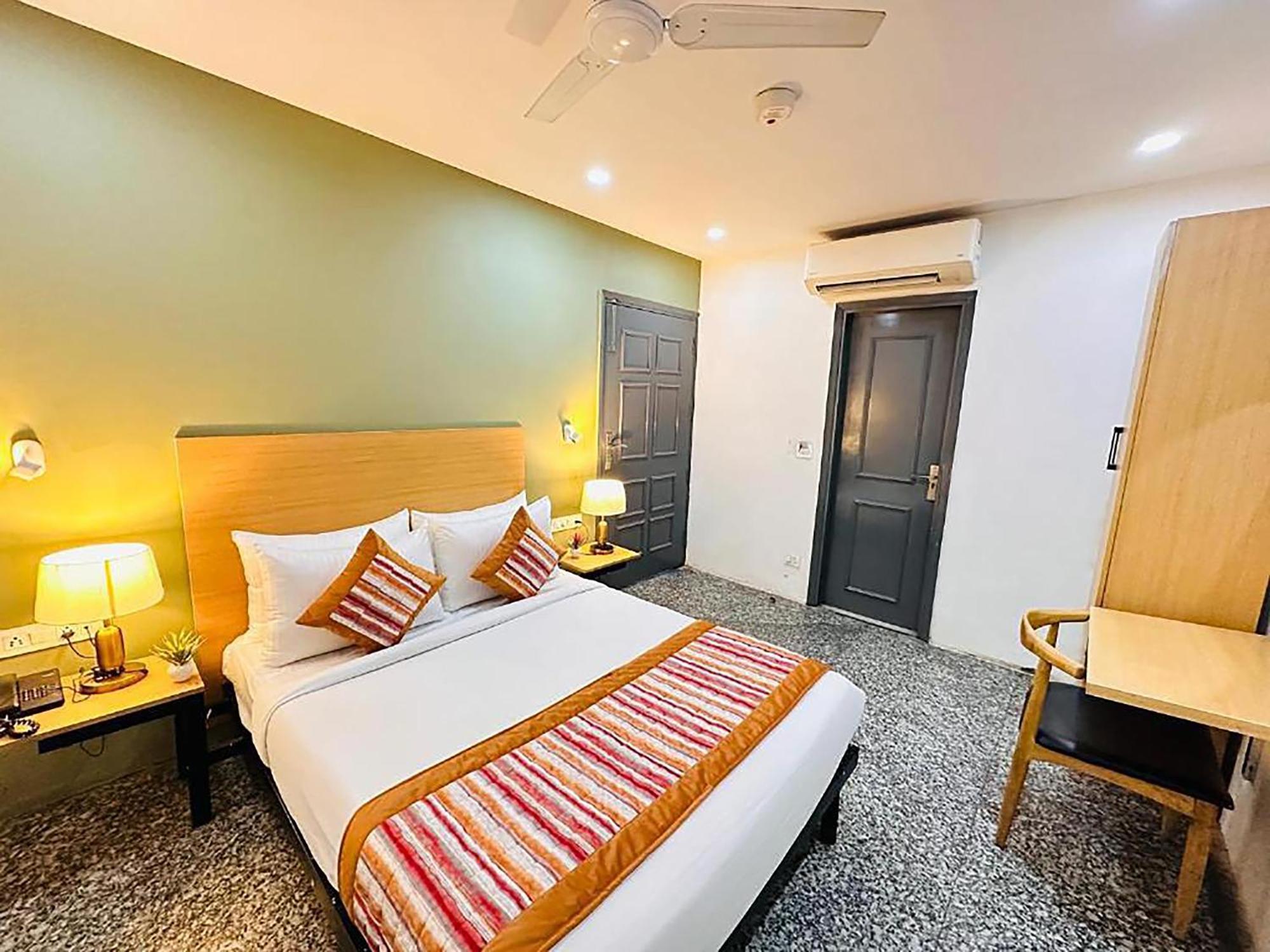 Hotel Golden Saffron By Qotel-Punjabi Bagh New Delhi Exterior foto