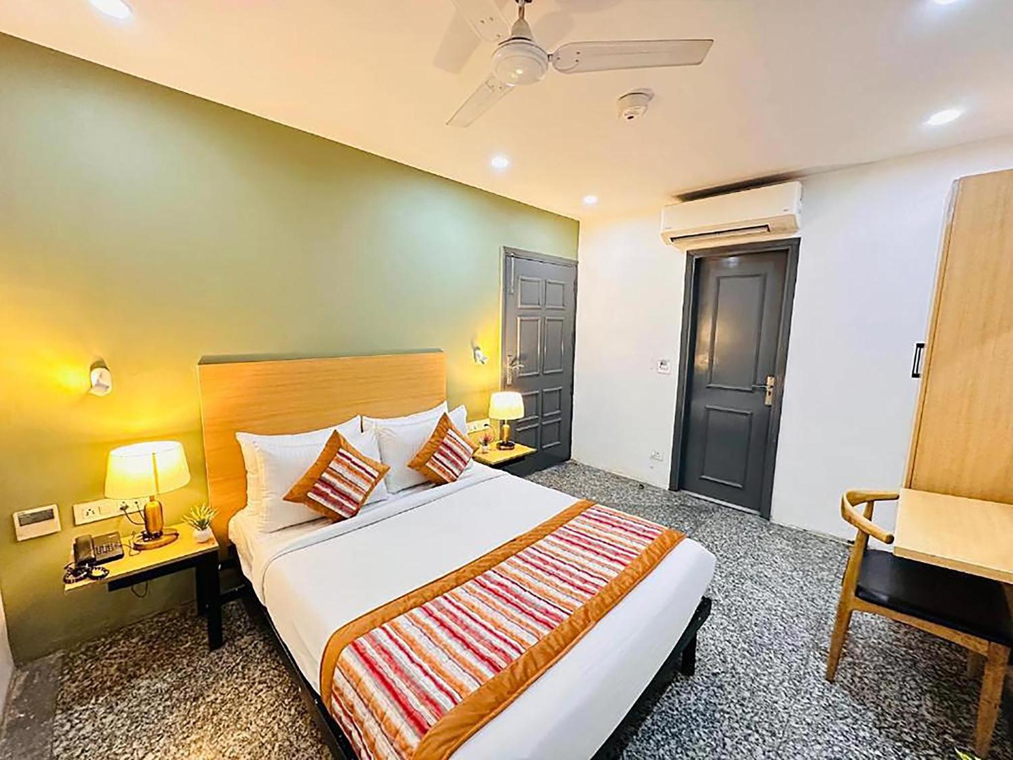 Hotel Golden Saffron By Qotel-Punjabi Bagh New Delhi Exterior foto