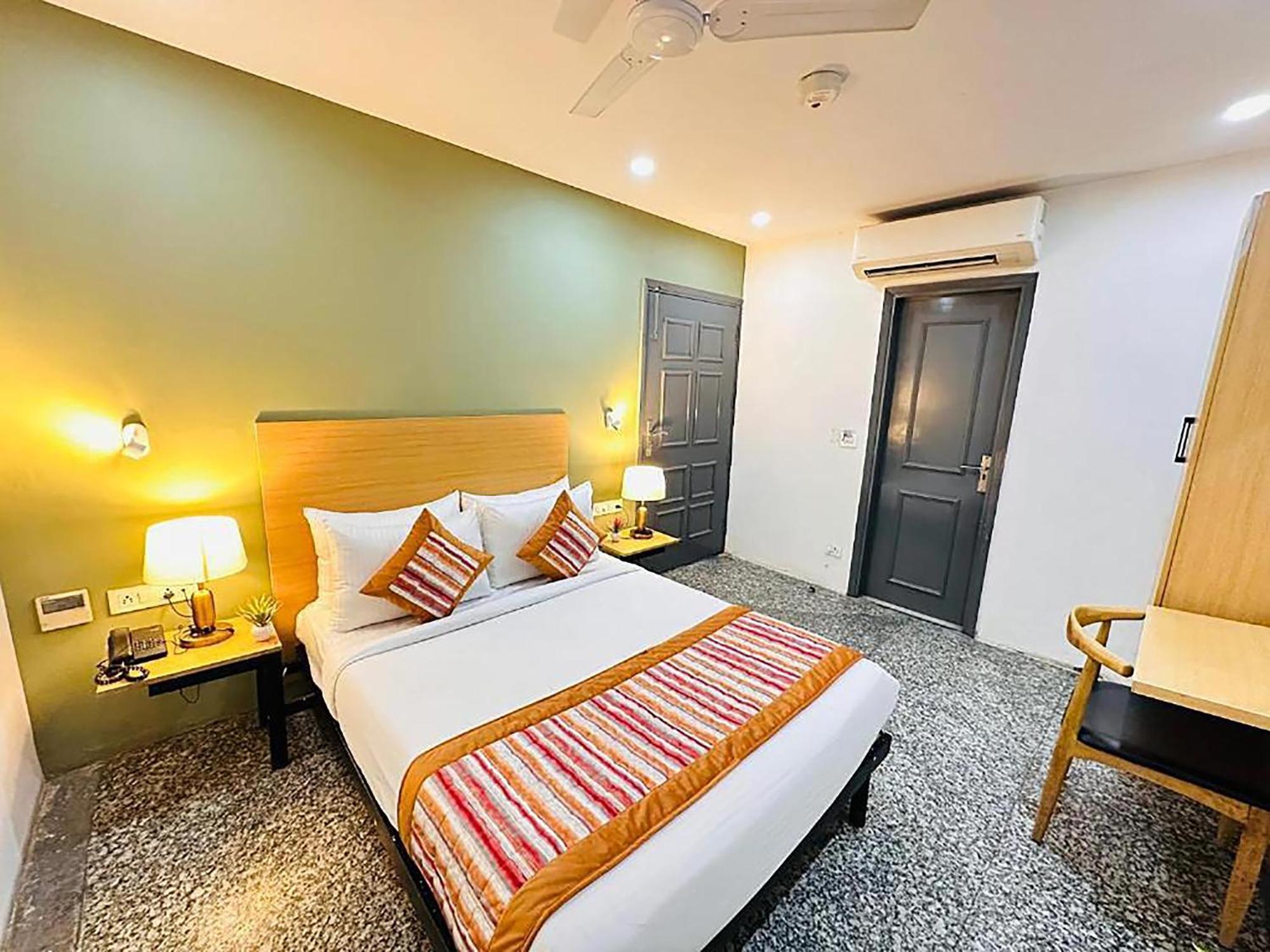 Hotel Golden Saffron By Qotel-Punjabi Bagh New Delhi Exterior foto