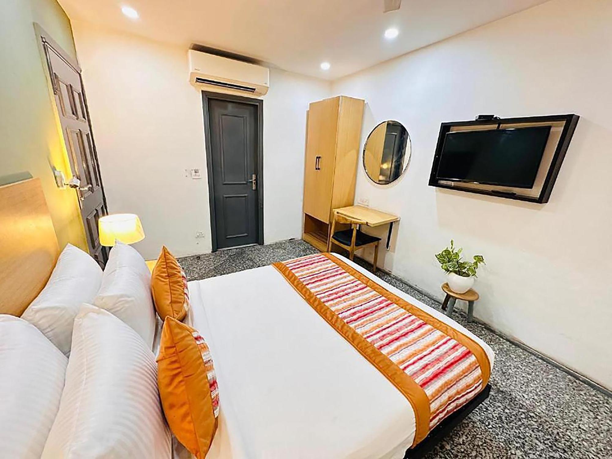 Hotel Golden Saffron By Qotel-Punjabi Bagh New Delhi Exterior foto